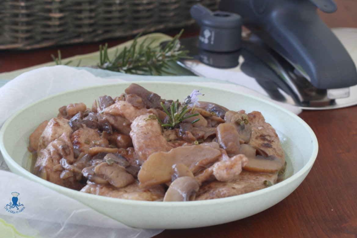 Gesneden kip en champignons in de snelkookpan