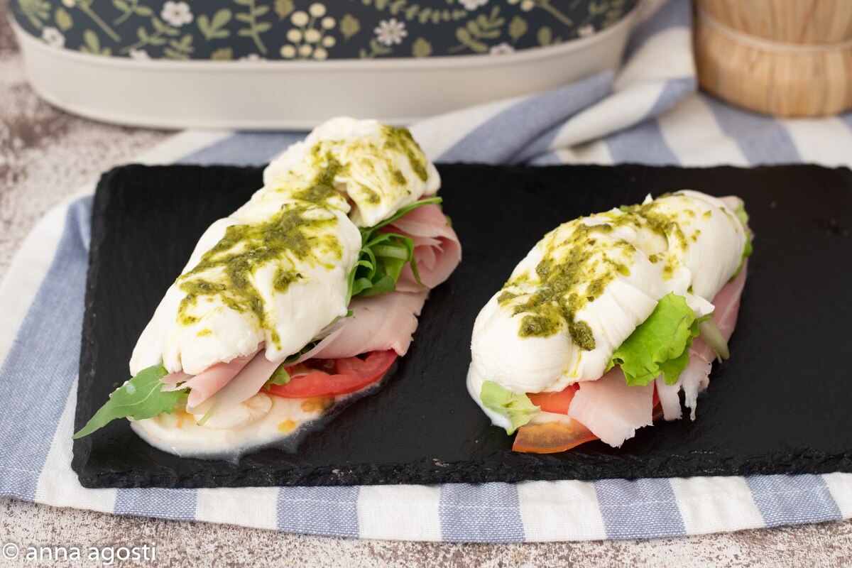 Gevulde Mozzarella Vlecht met Ham en Tomaten