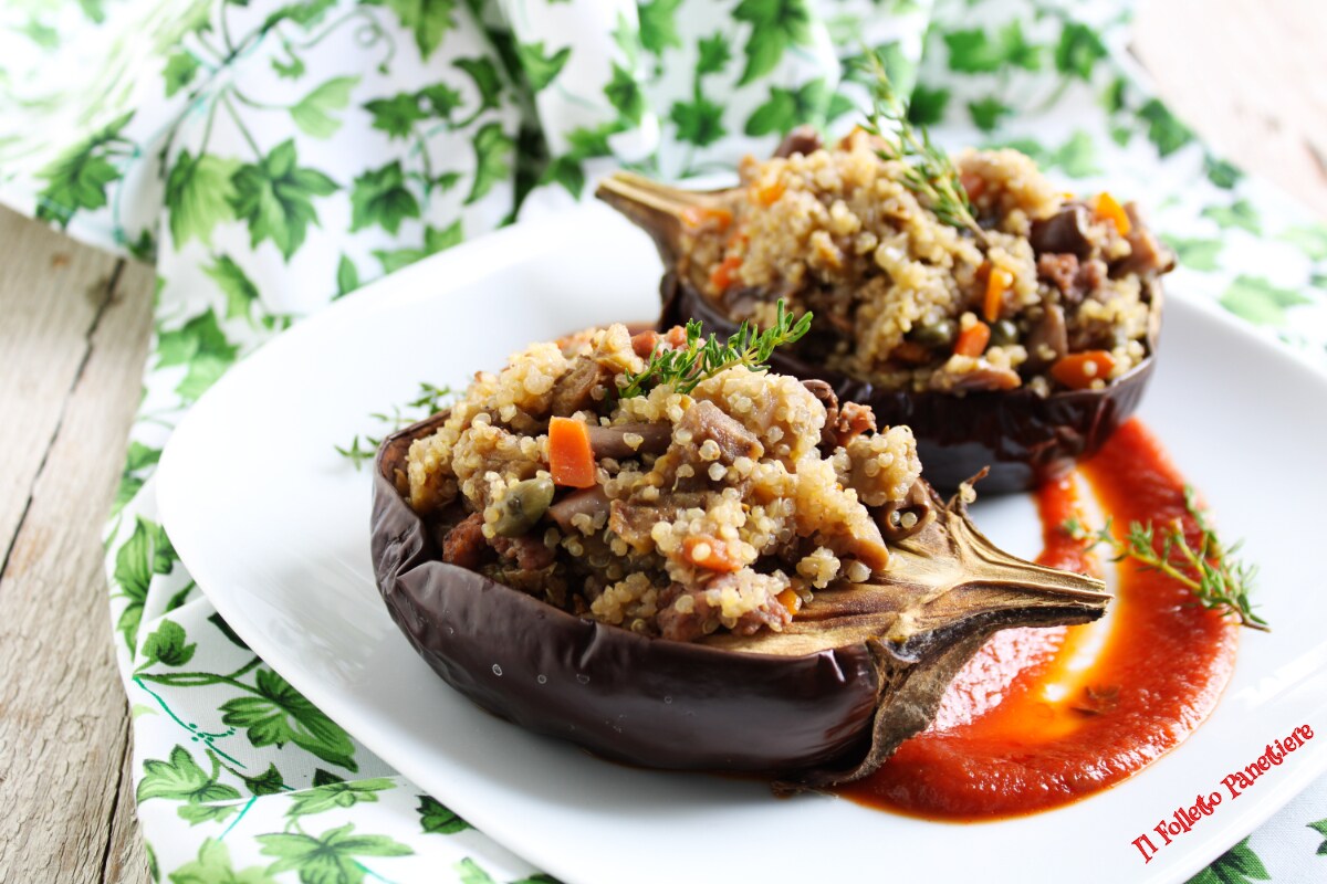 Gevulde aubergines met quinoa, champignons, worst en olijven