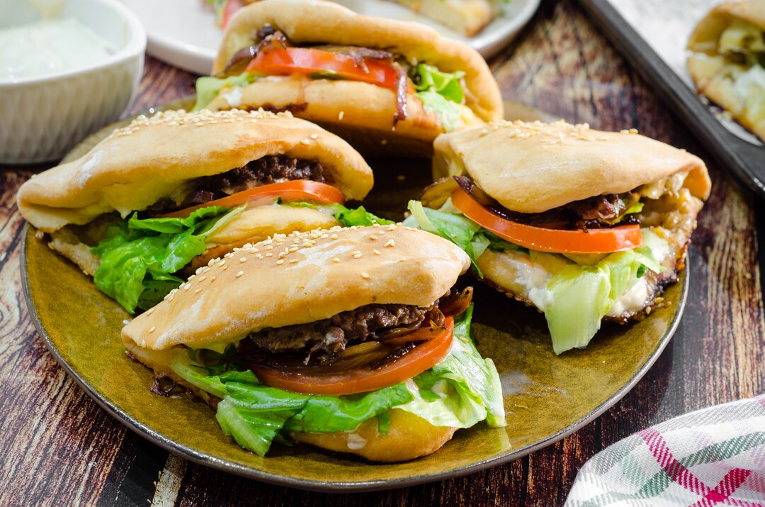 Gevulde broodjes uit de oven, origineel en smaakvol, heel eenvoudig te bereiden!