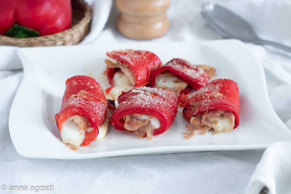 Gevulde paprika rolletjes met kaas