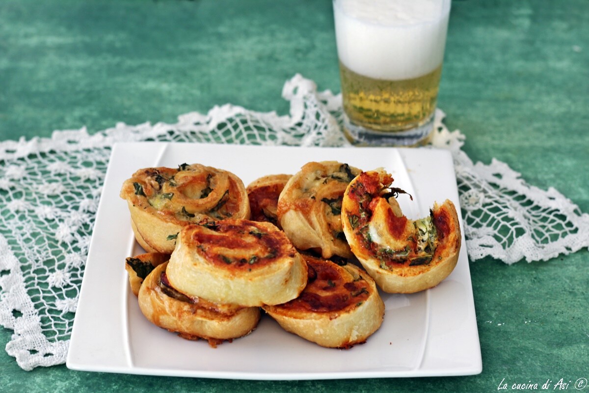 Gevulde rollen voor het aperitief