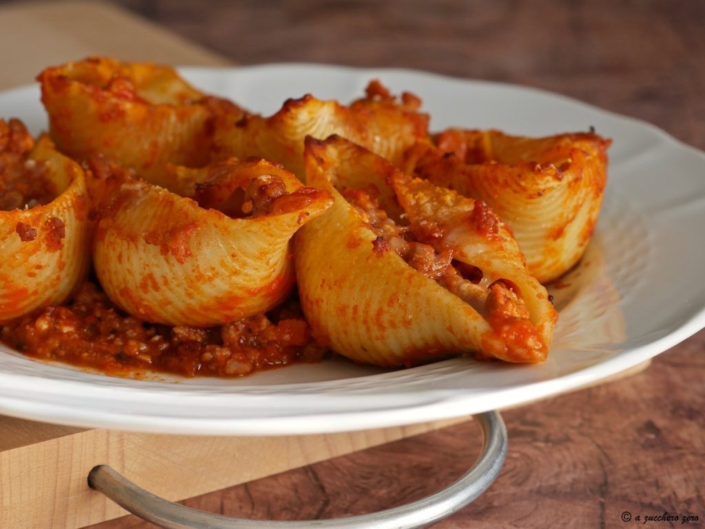 Gevulde schelpen met vlees uit de oven