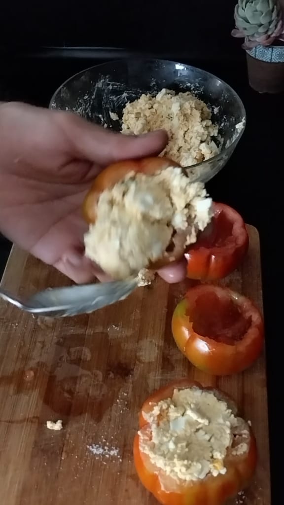 Gevulde tomaten gegratineerd vegetarisch recept smakelijk