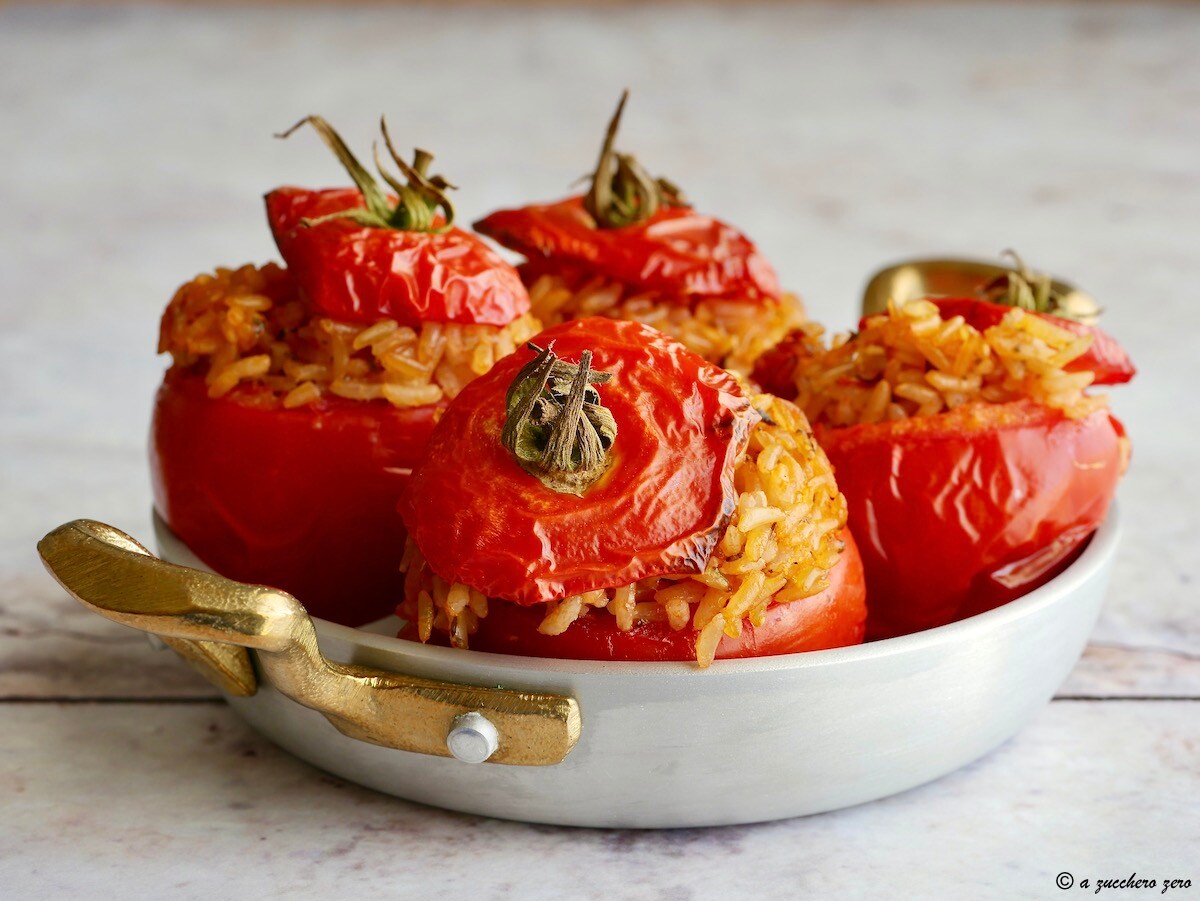 Gevulde tomaten met gedeamideerde volkoren rijst