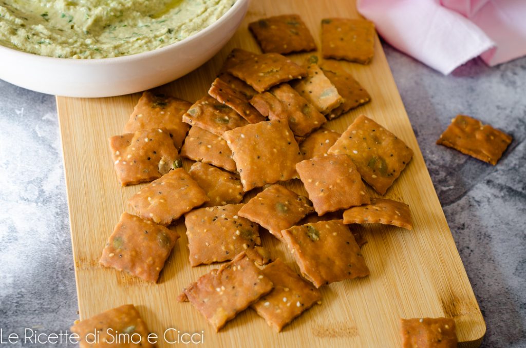 Glutenvrije crackers met kikkererwtenmeel en rijstmeel