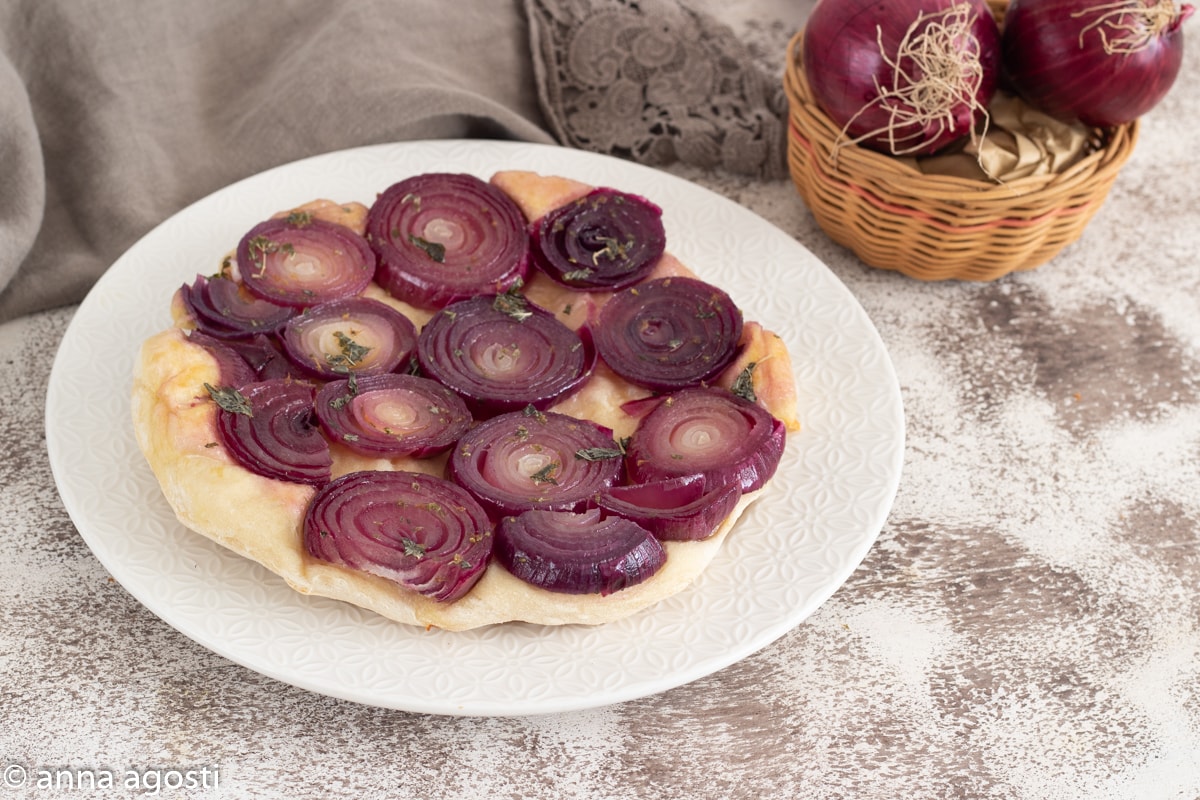 Hartige Tarte Tatin van uien