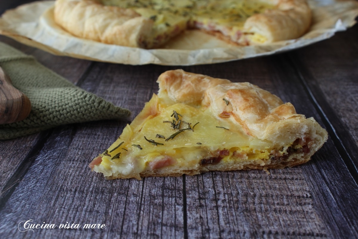 Hartige taart die de koelkast leegmaakt