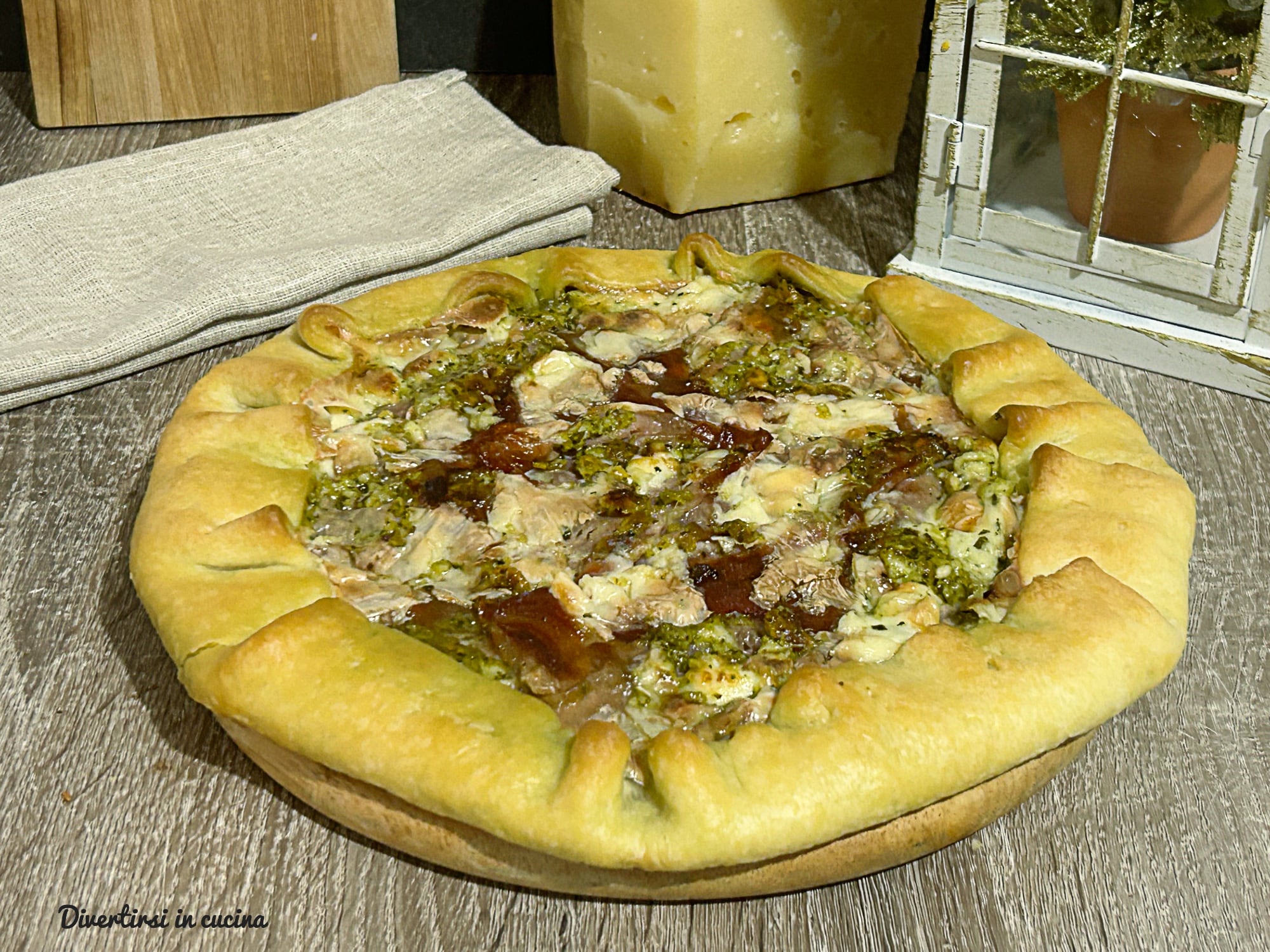 Rustieke taart met pesto en mortadella