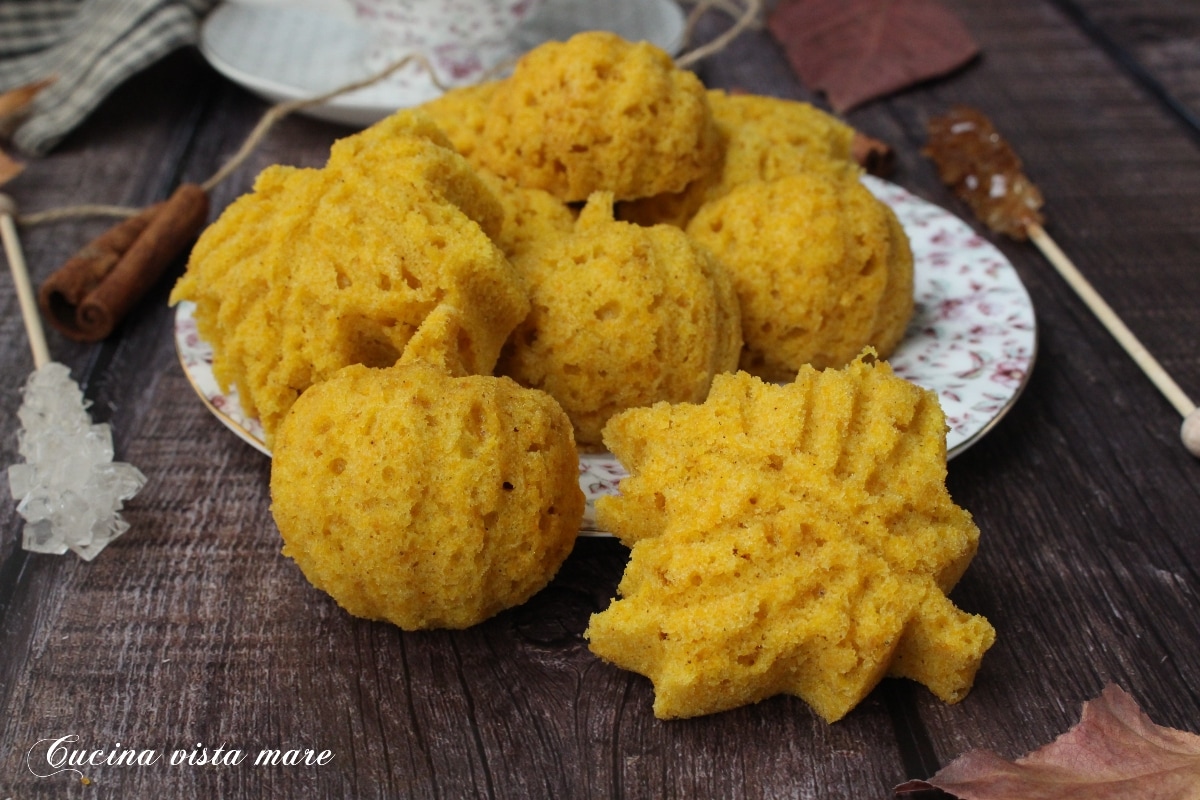 Herfsttaartjes met pompoen en kaneel