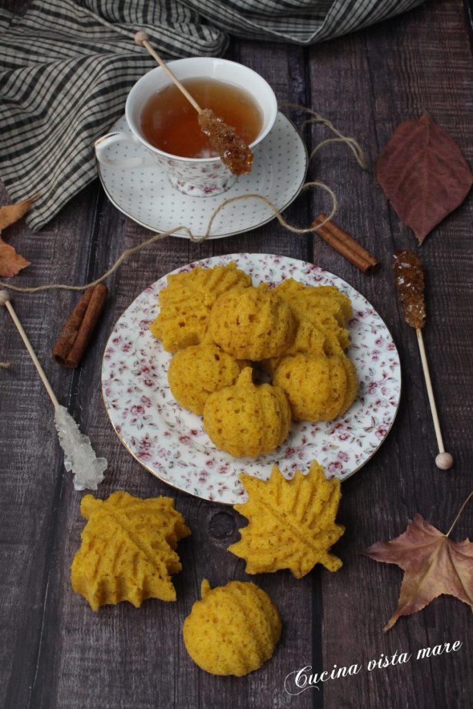 Herfsttaartjes met pompoen en kaneel Keuken met zeezicht