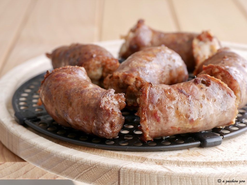Hoe de worst te ontvetten en te koken in een airfryer