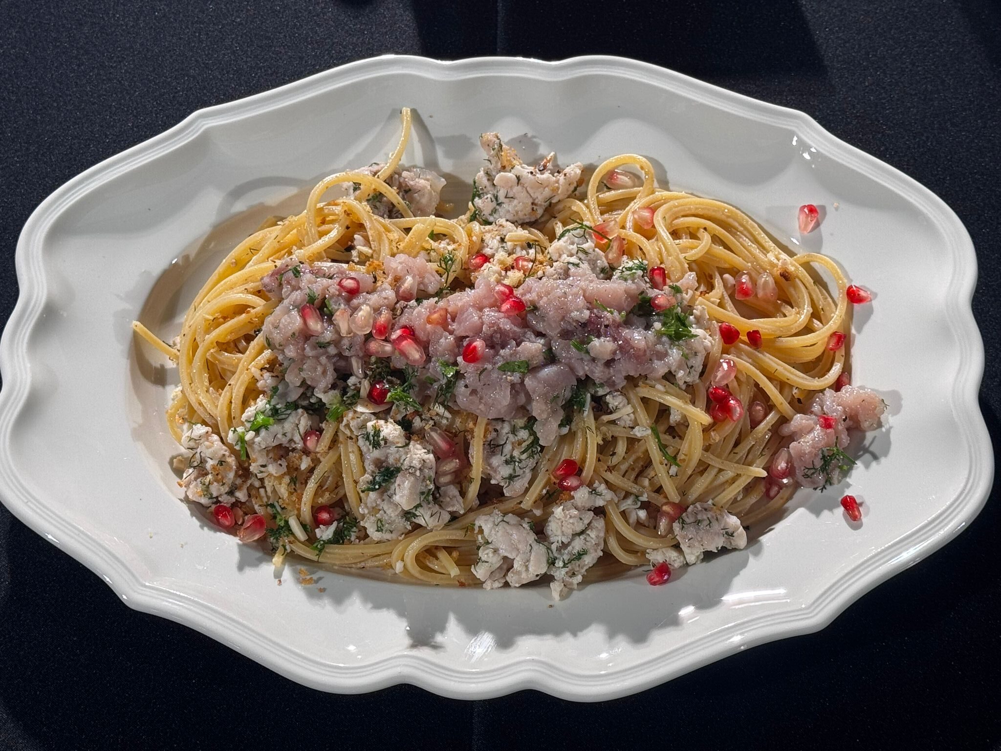 Spaghetti met zwaardvis venkel en granaatappel