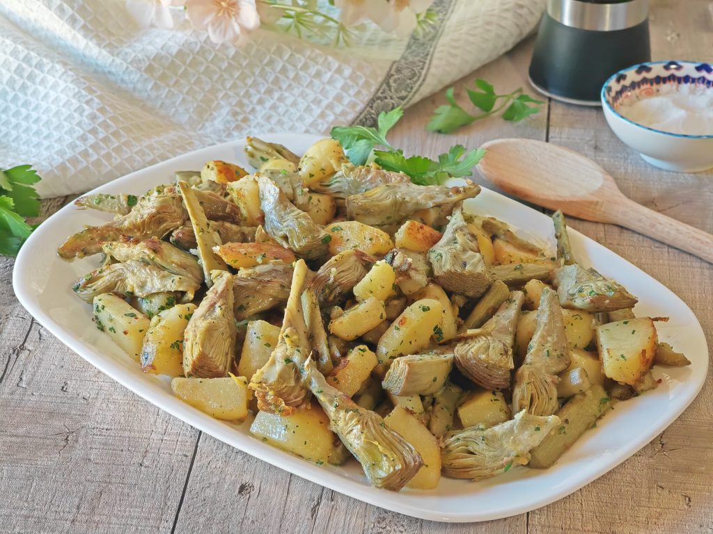 Artisjokken en aardappelen gestoofd