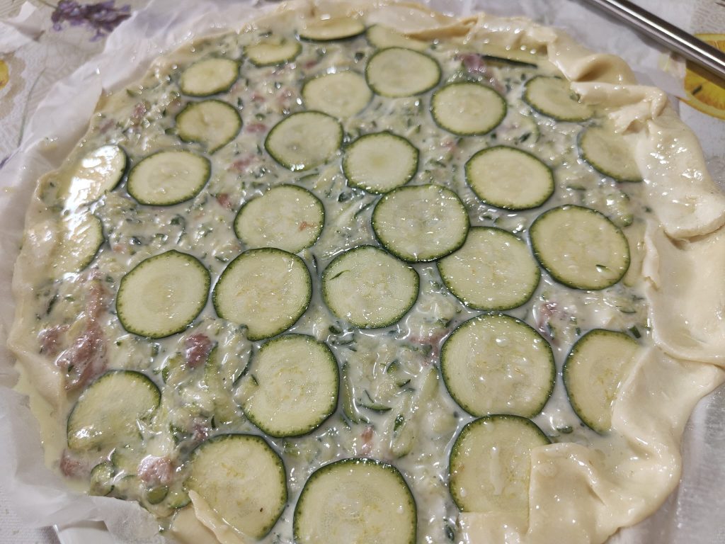 Hartige taart met courgette, ricotta en speck