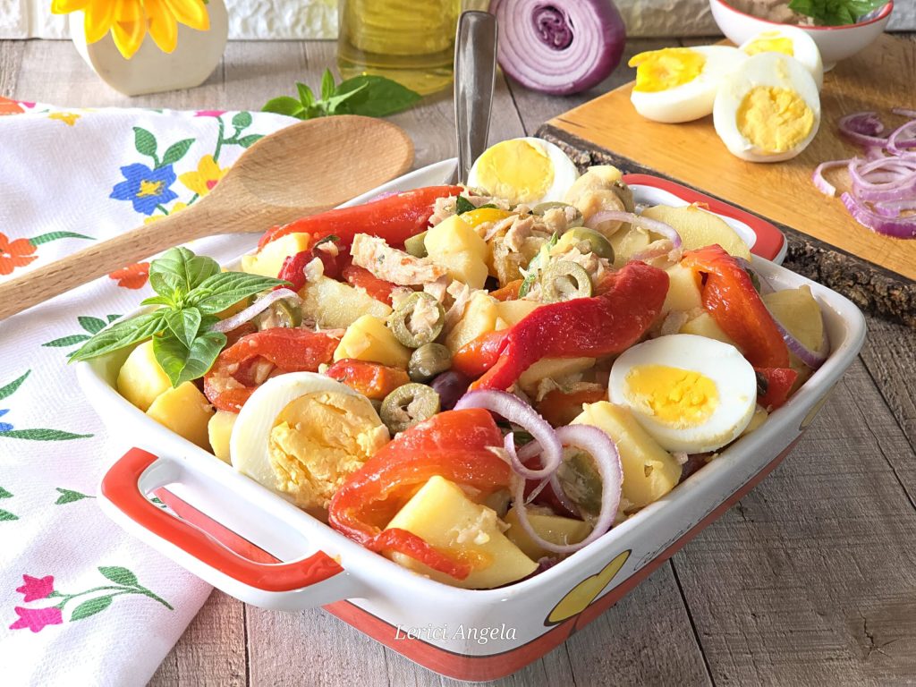 Aardappelsalade met paprika en tonijn
