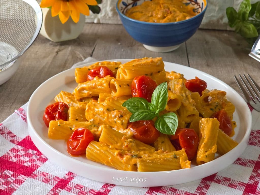 Pasta met verse tomatenpesto en ricotta