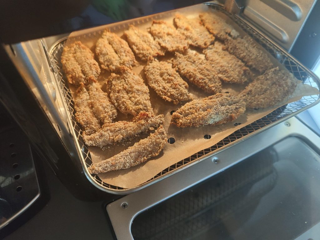 In de oven gebakken of in de airfryer gepaneerde ansjovis