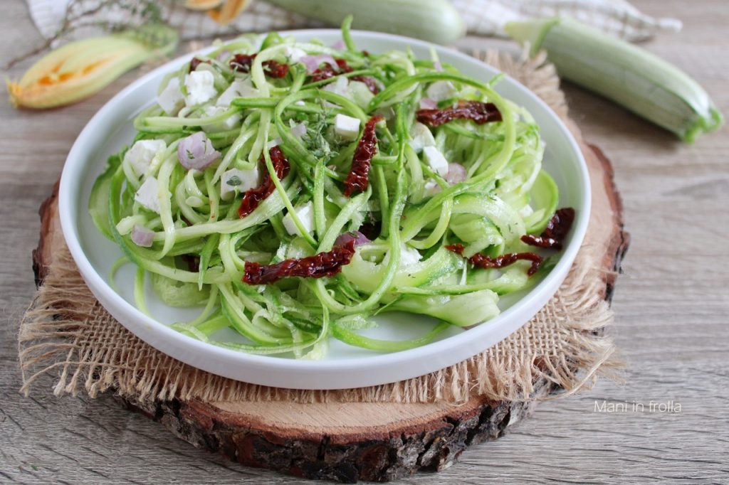 Courgettesalade met Zongedroogde Tomaten en Feta