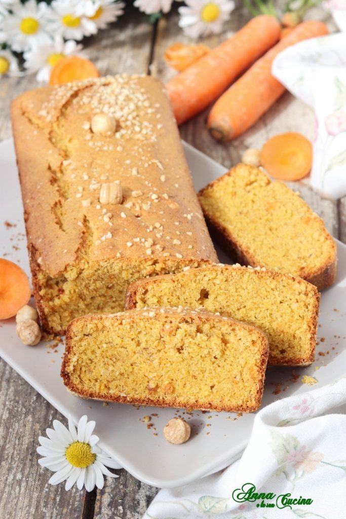 Plumcake met wortelen en hazelnoten