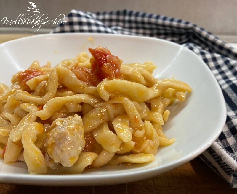 pasta met cherrytomaatjes en worst