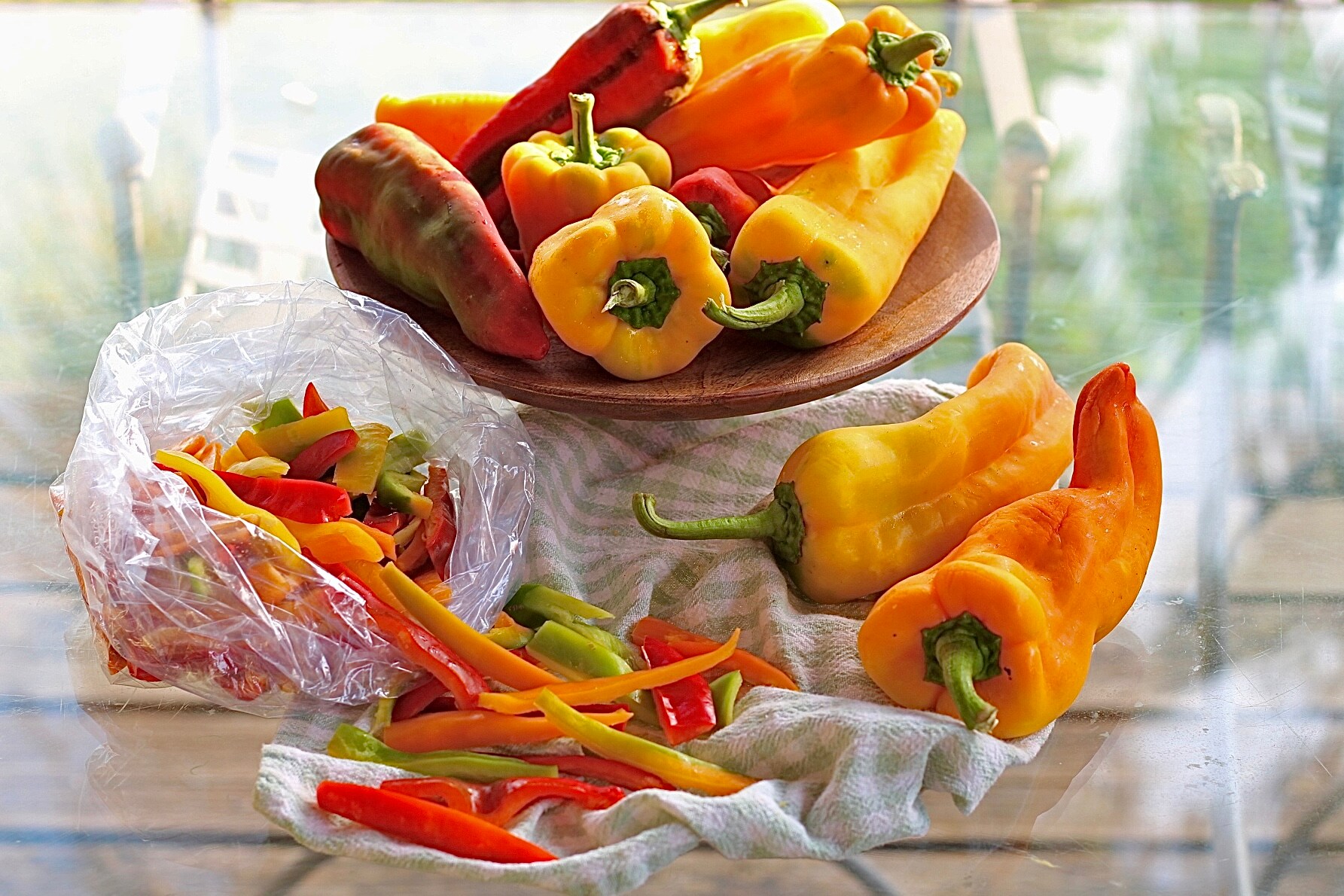 Hoe paprika’s in te vriezen, alle voordelen en hoe ze te koken na het ontdooien