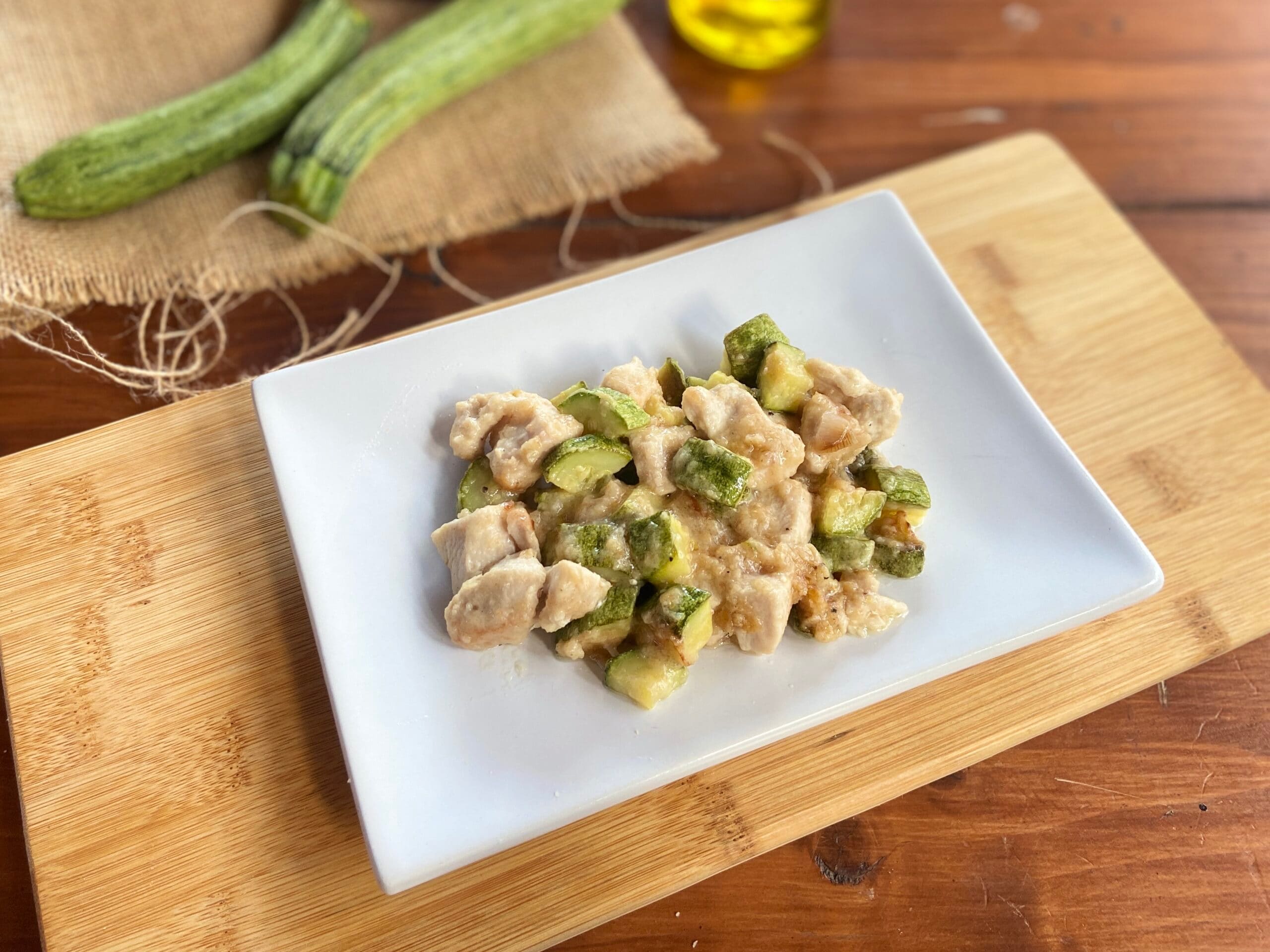 Kipstukjes met courgette. Zacht en smaakvol