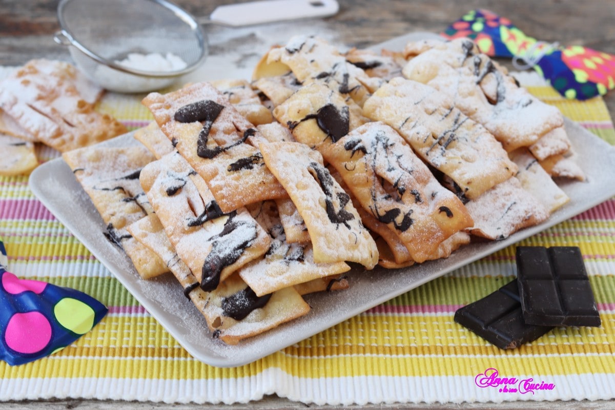 Chiacchiere met mascarpone en chocolade