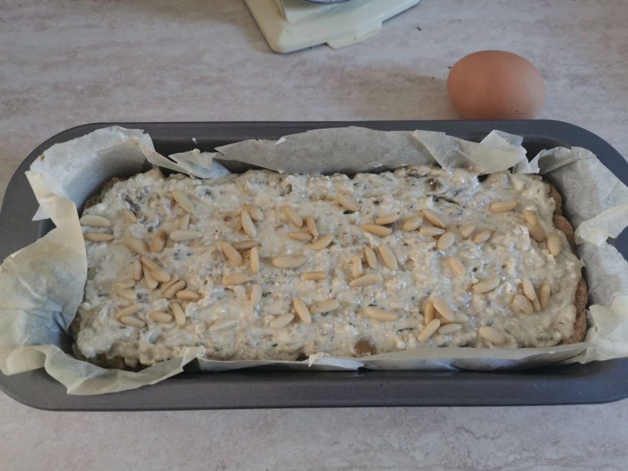 volkoren quiche met yoghurtsaus en aubergine
