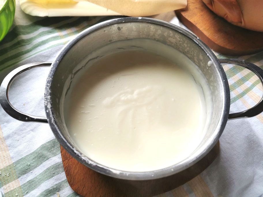 TRADITIONELE BECHAMELSAUS