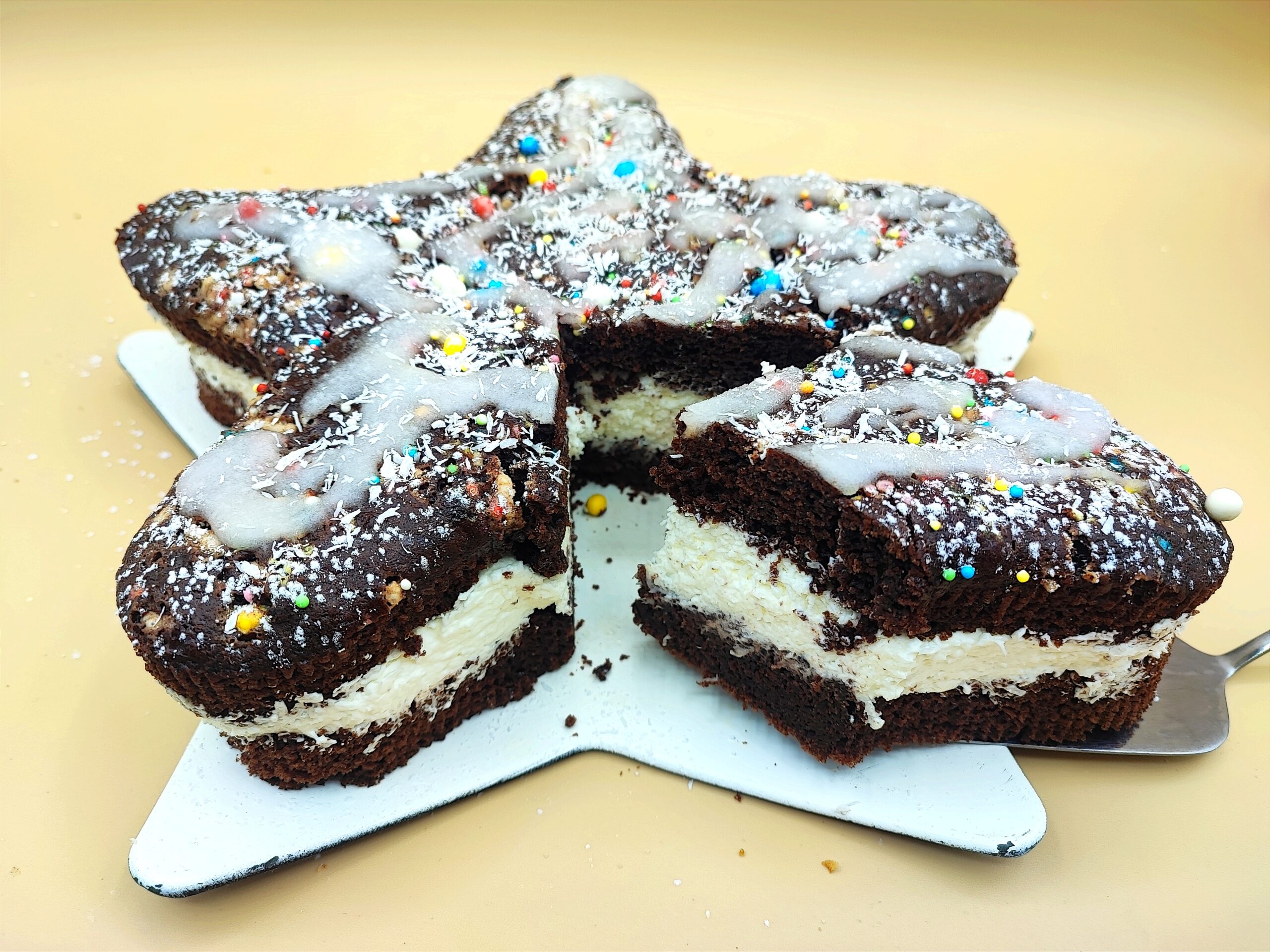 Kersttaart met chocolade en kokos zonder eieren