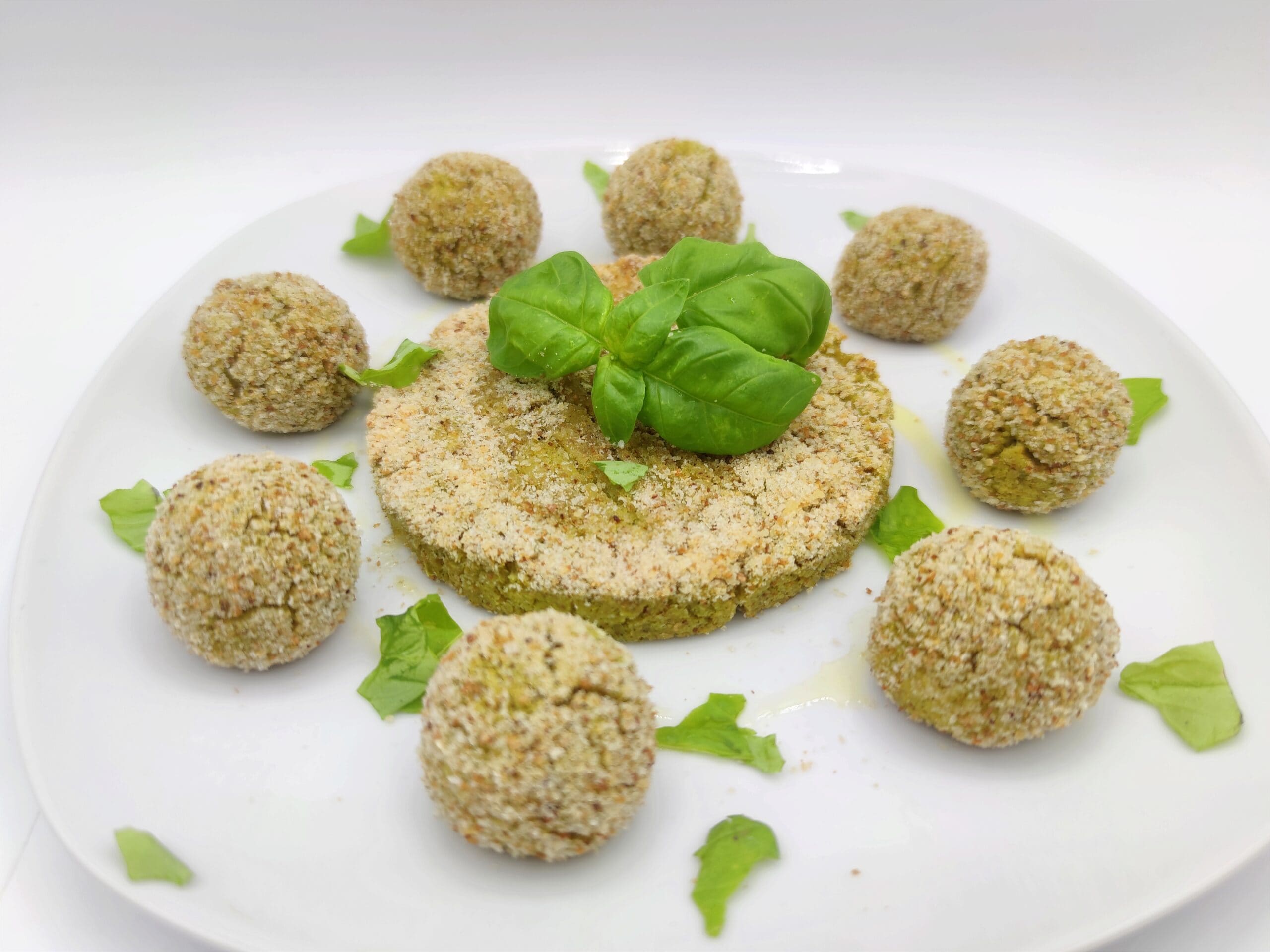 Hamburgers en balletjes van broccoli en ricotta