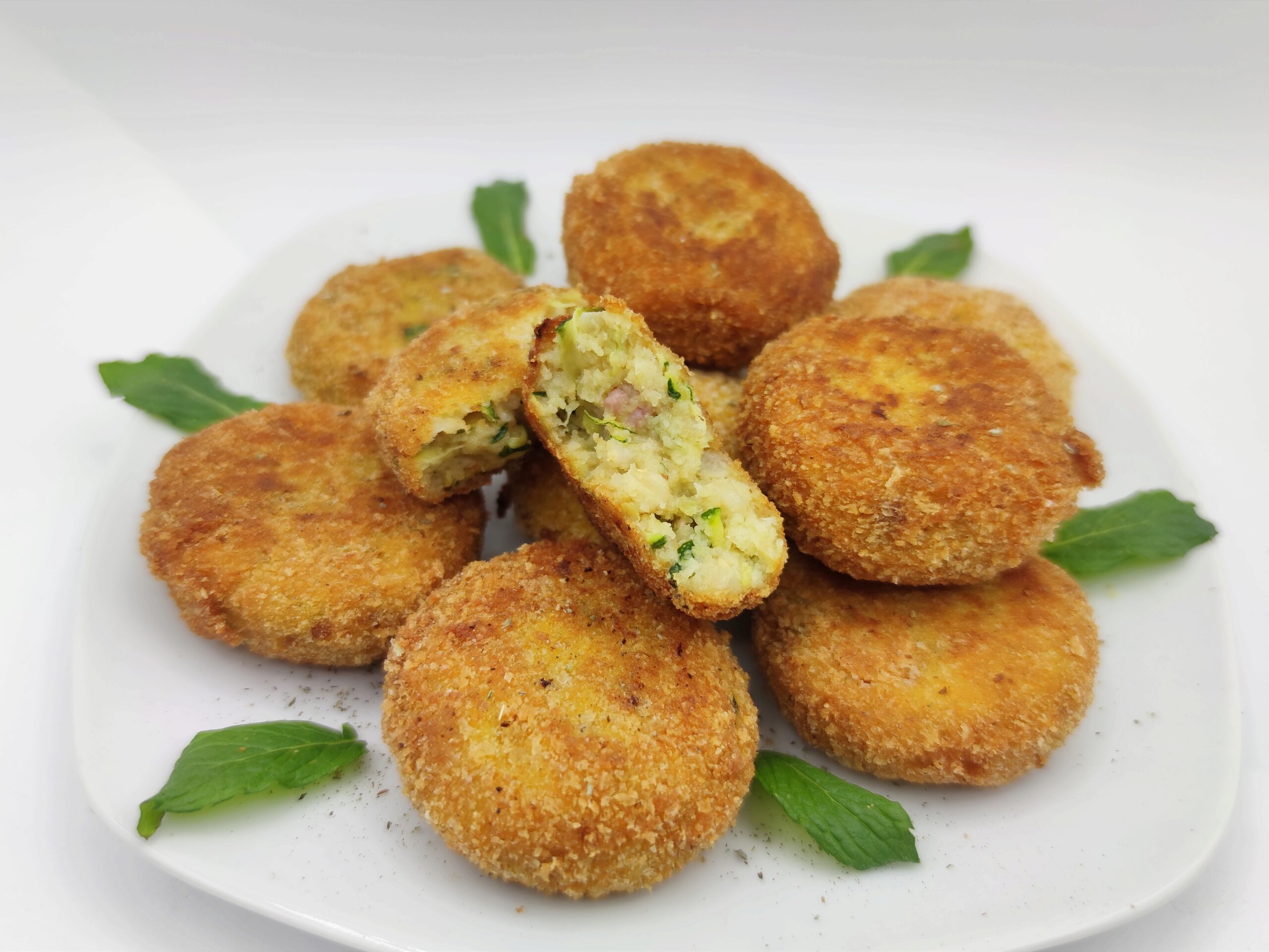 Gekookte graankroketten met courgettes en spek