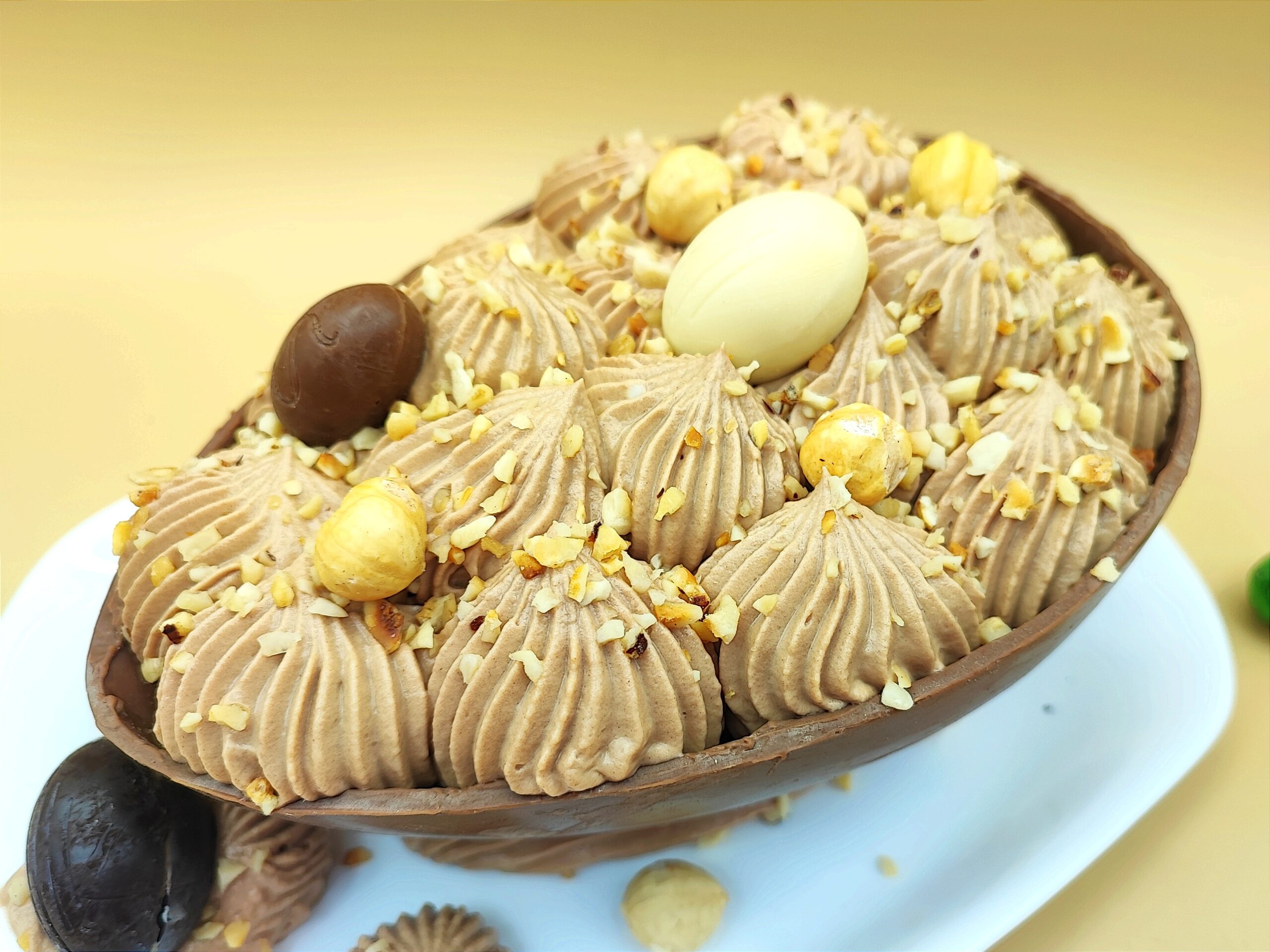 Hazelnoot-tiramisu in het chocolade-ei
