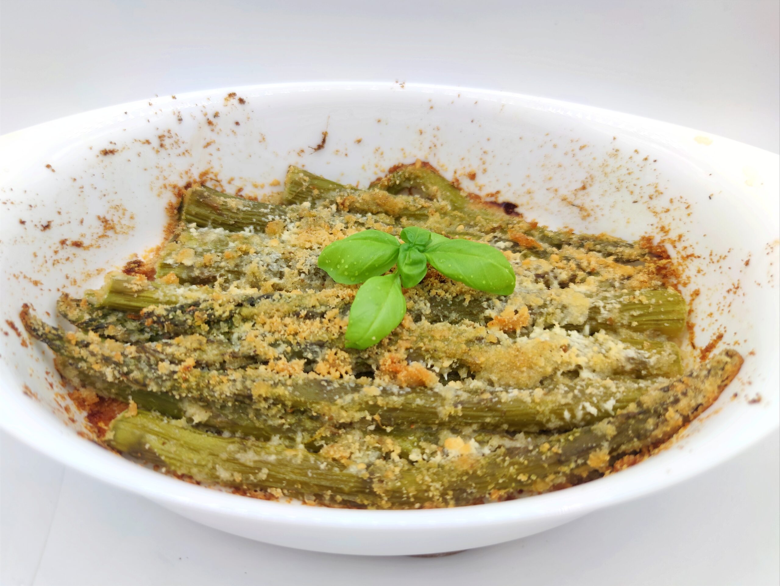 Gegratineerde asperges met kaas