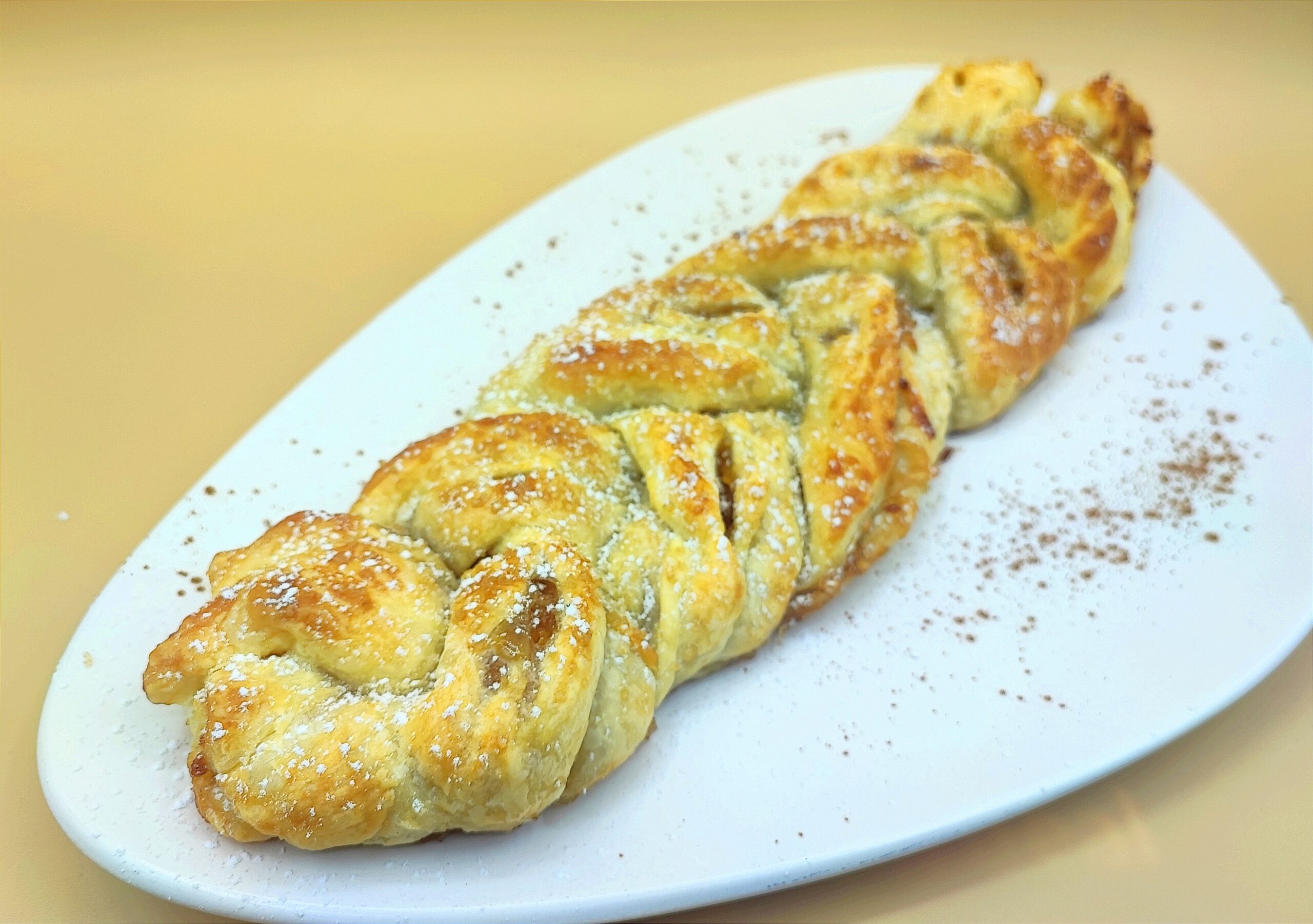 Vegan bladerdeeg vlecht met appels