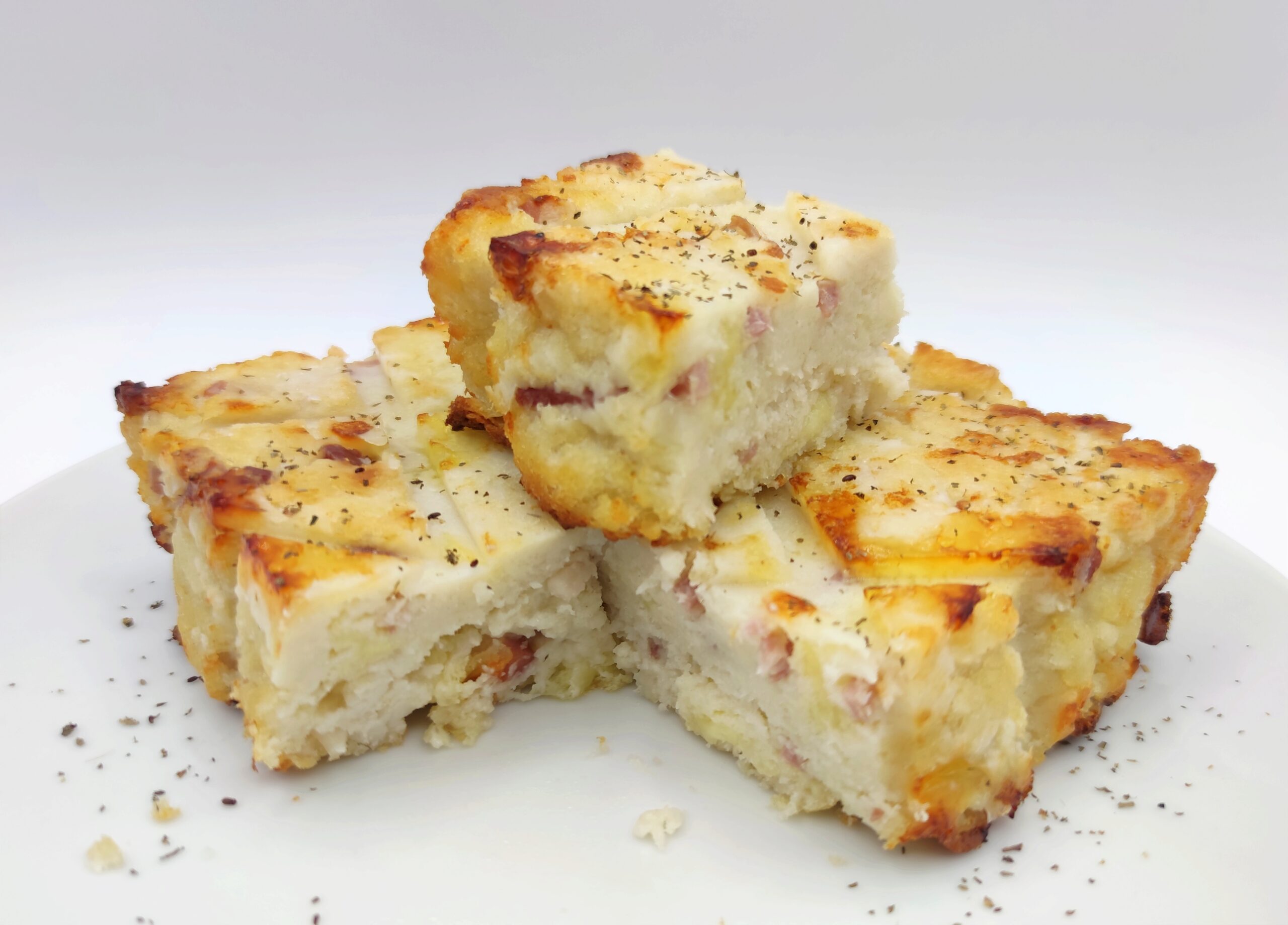 Hartige taart van oud brood
