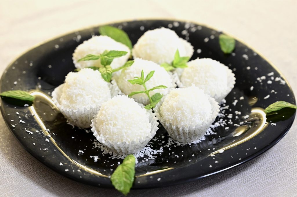 Ongebakken ricotta en kokosballetjes