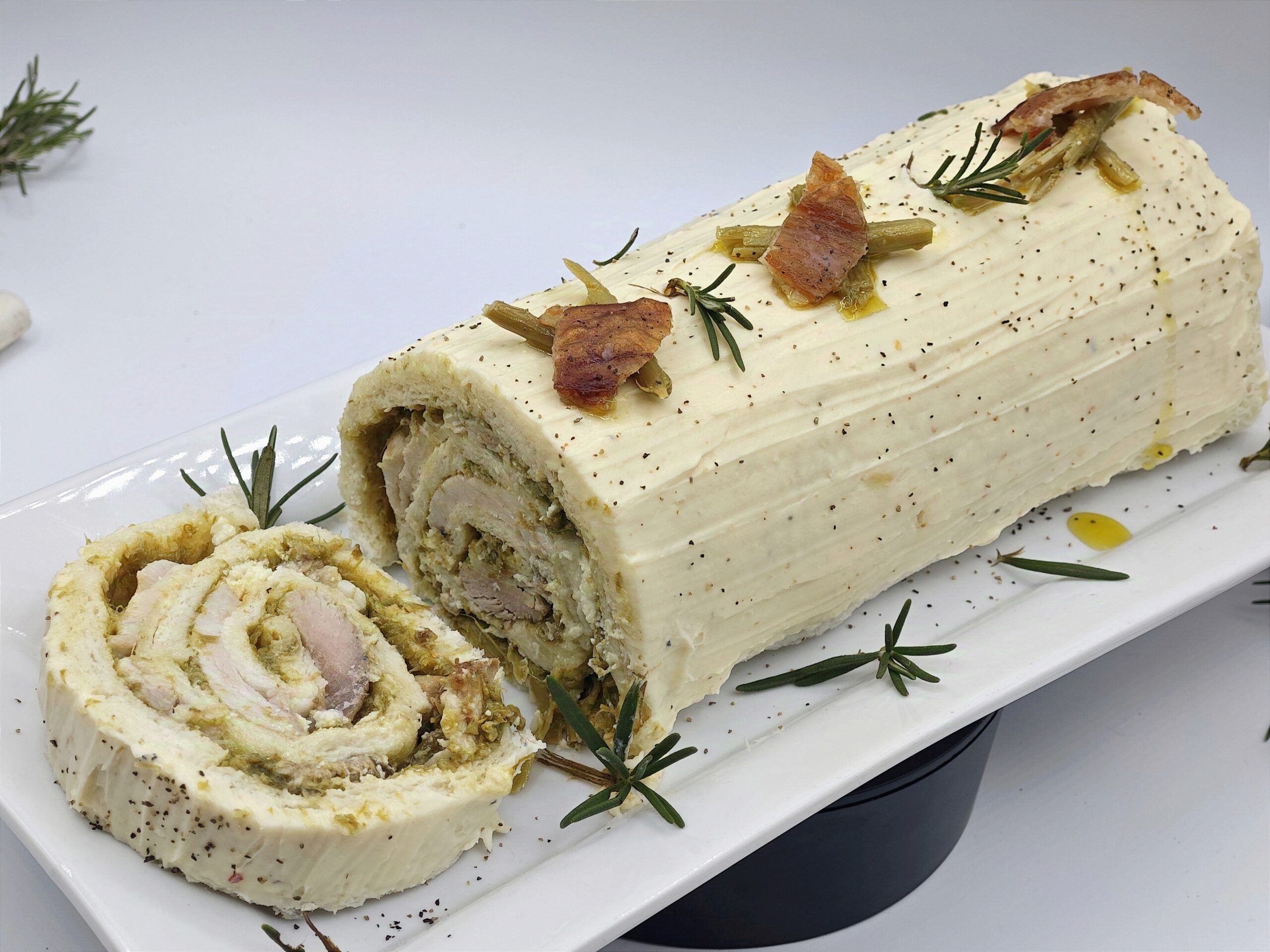 Hartige rol met asperges en porchetta