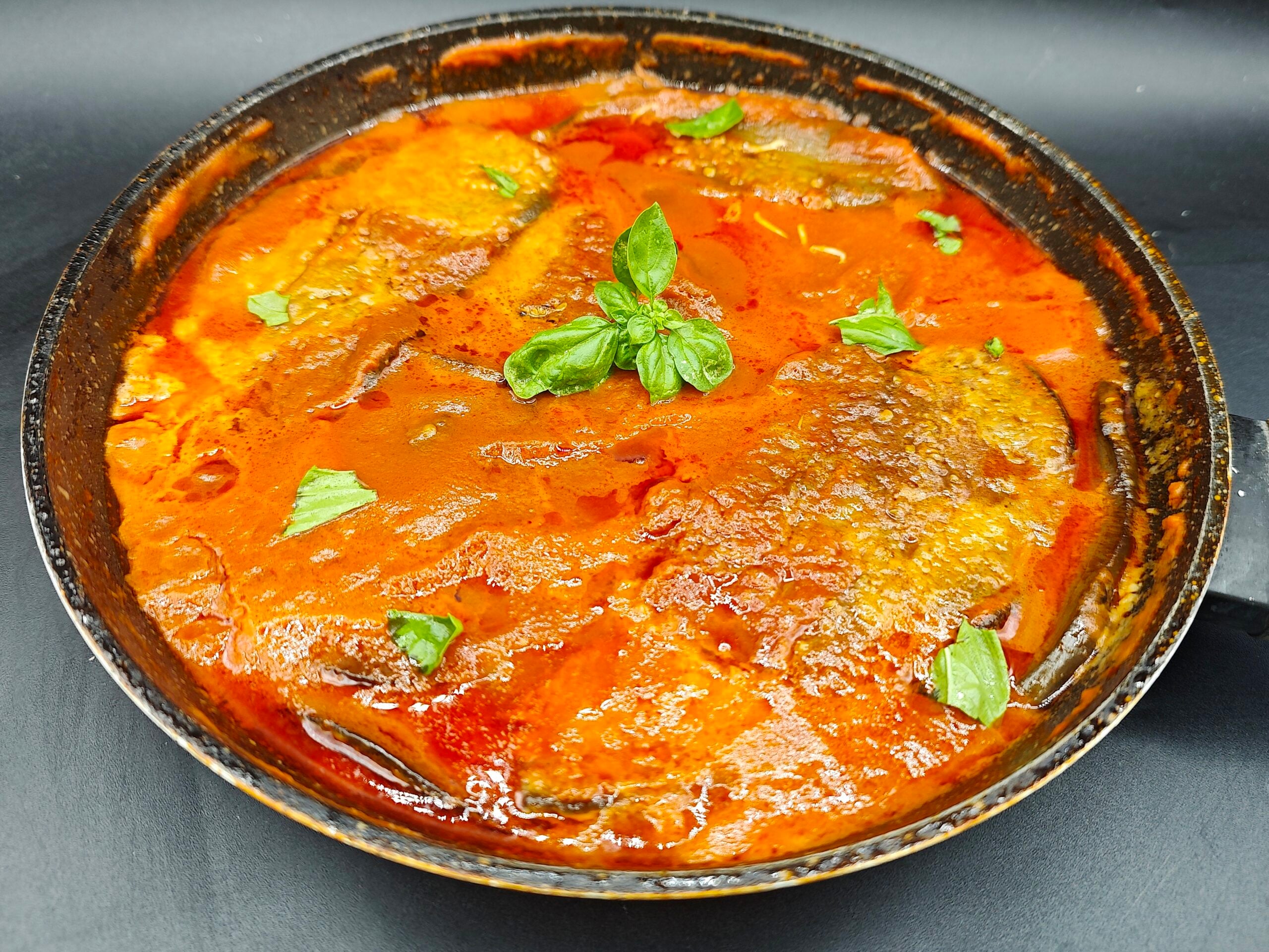 Aubergine parmigiana in de pan