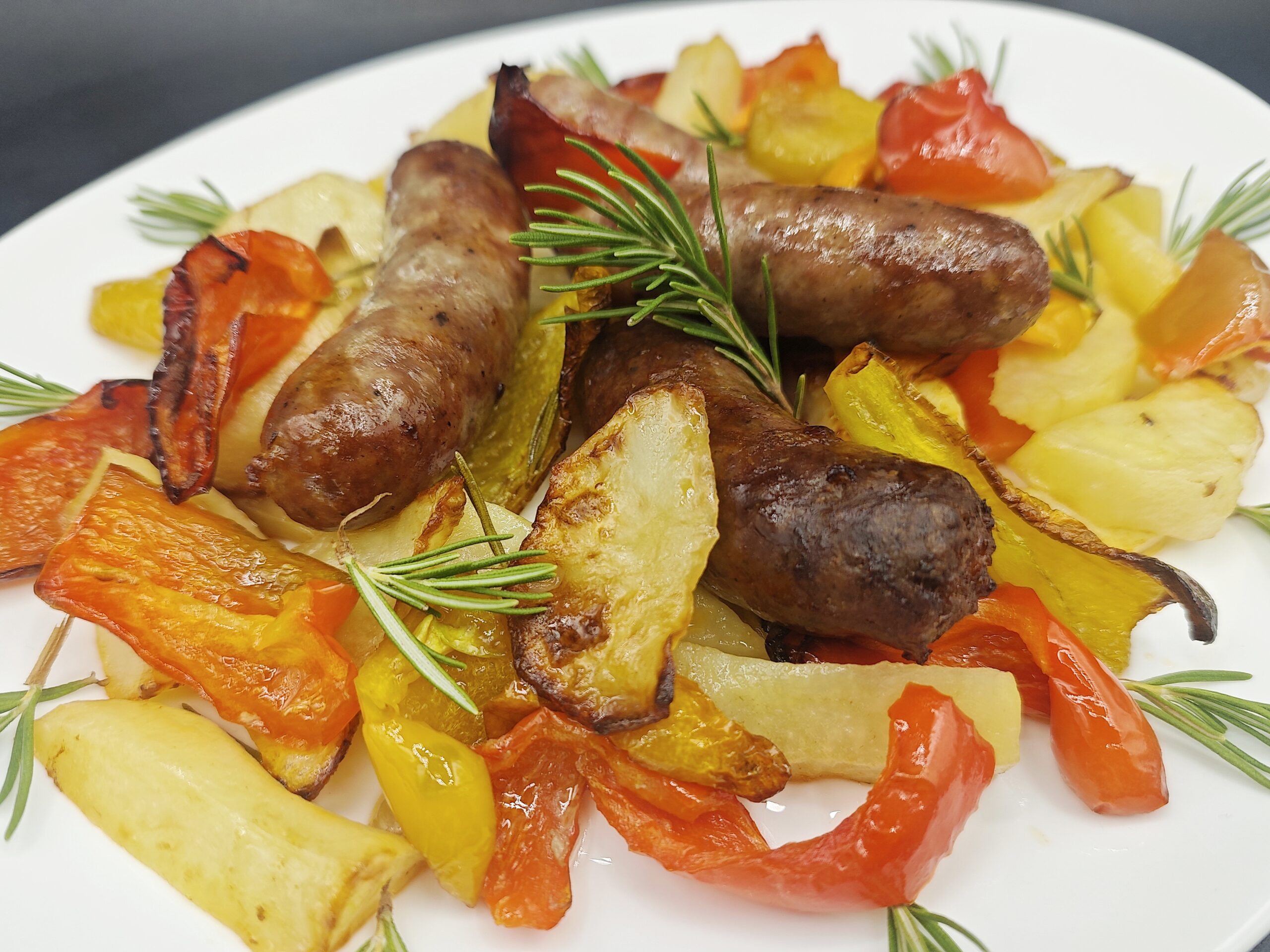 Worstjes, aardappelen en paprika’s in de airfryer