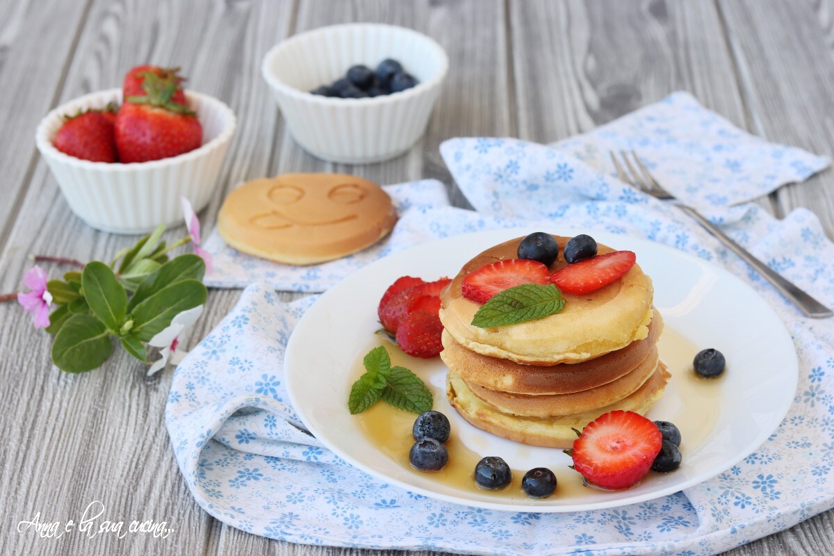 Pannenkoeken met ahornsiroop en fruit