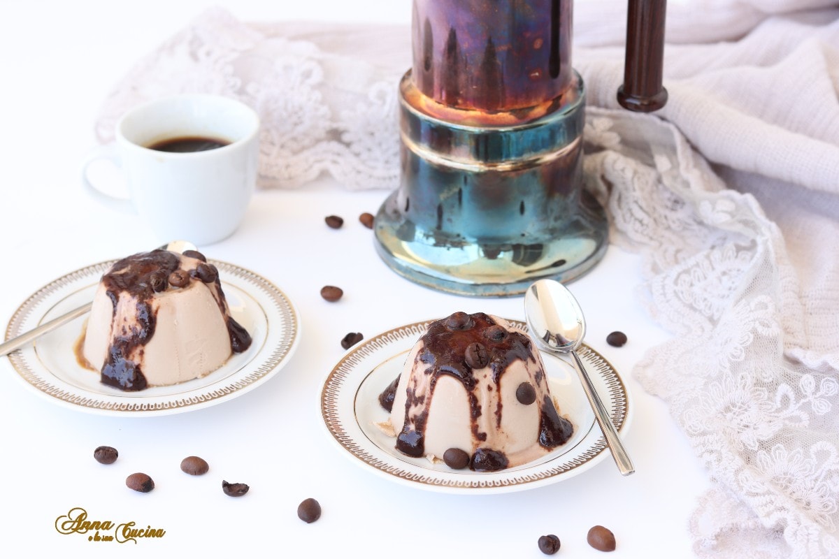 Panna cotta met koffie en chocolade