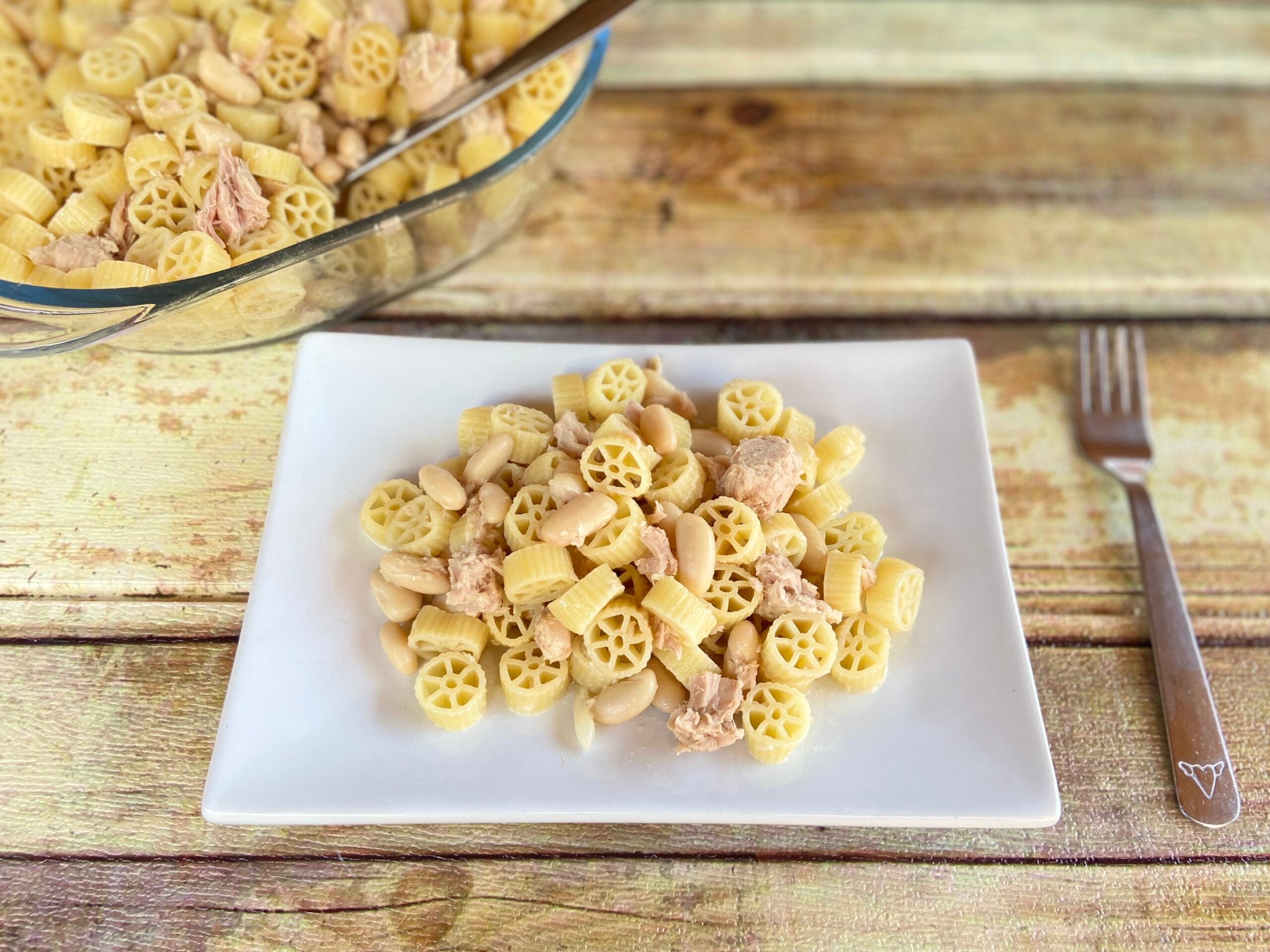 Koude pasta met tonijn en bonen