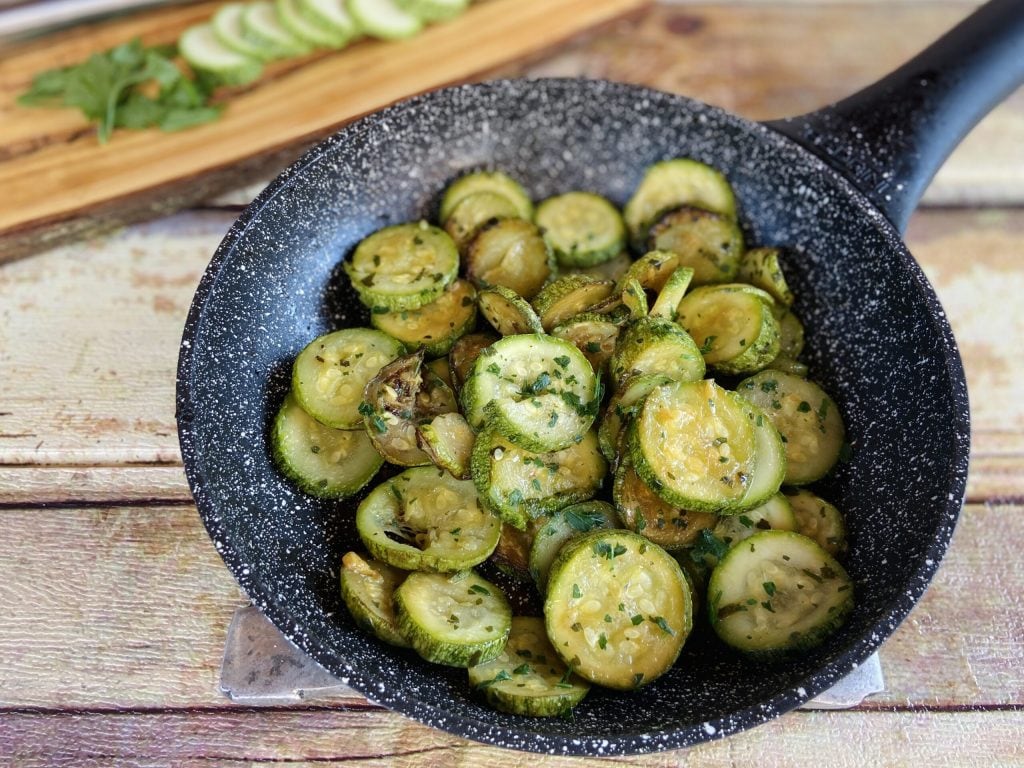 Courgettes in de pan