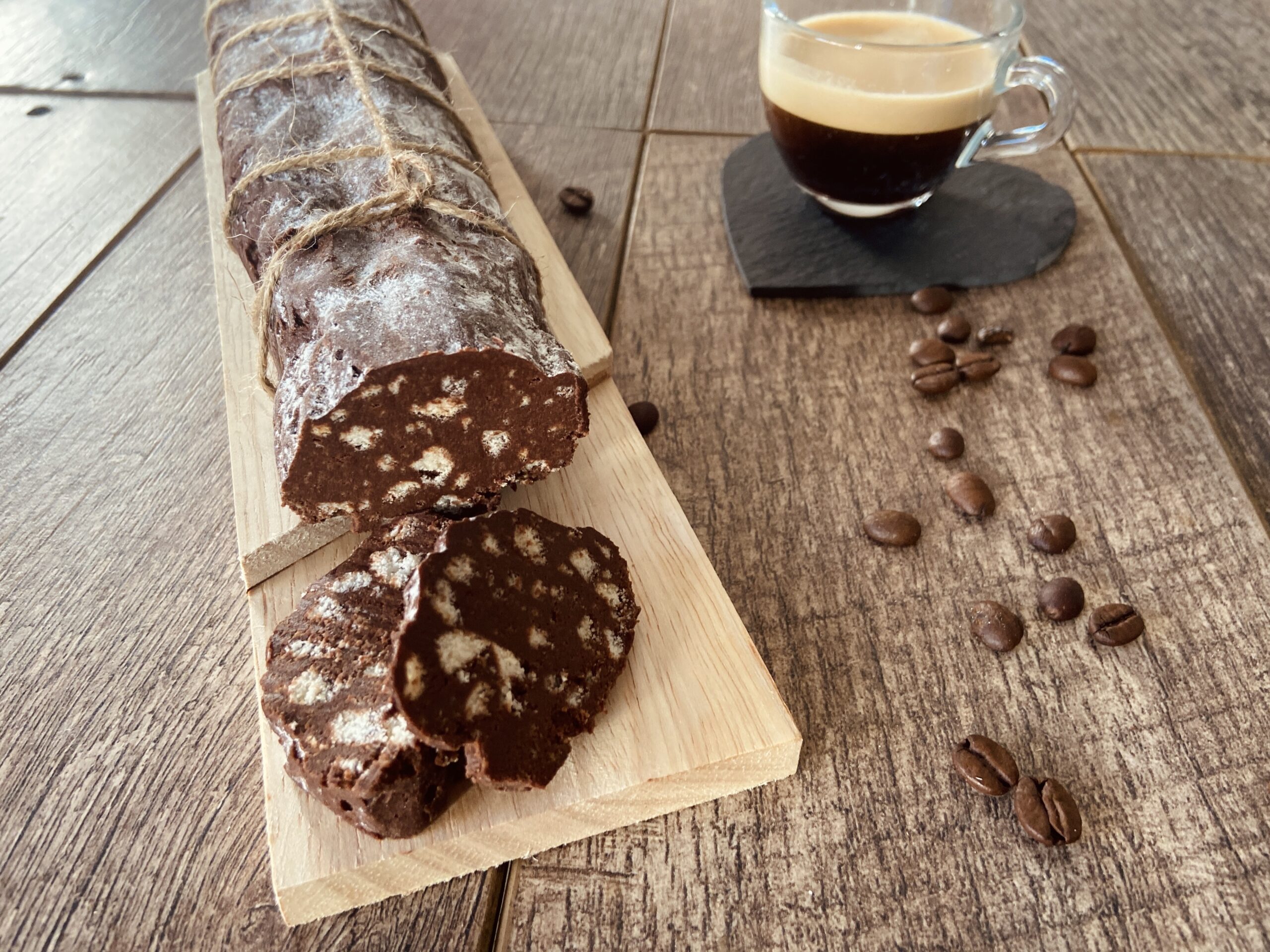 Chocoladesalami met koffie