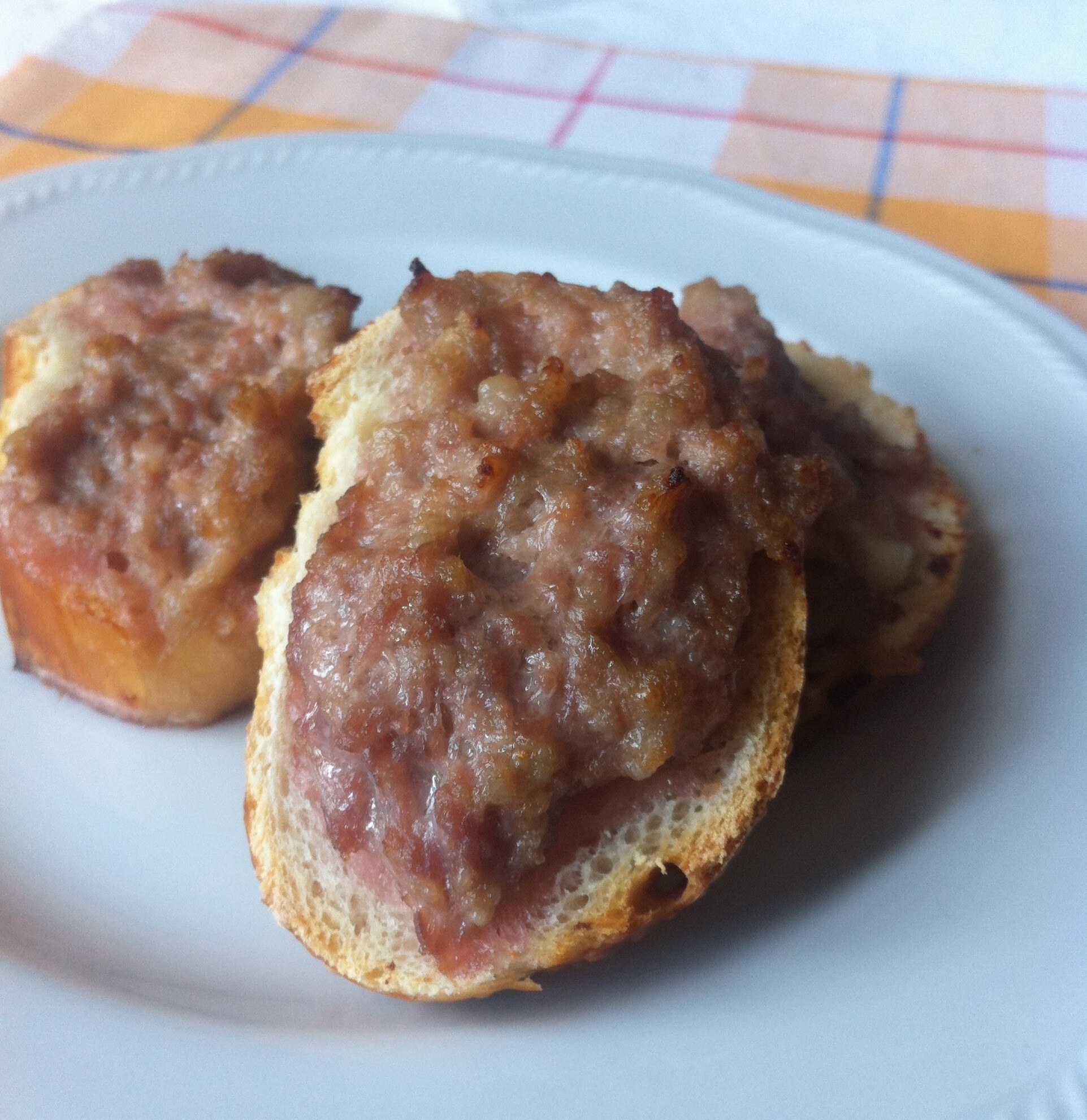 Crostini met worst en stracchino met de airfryer