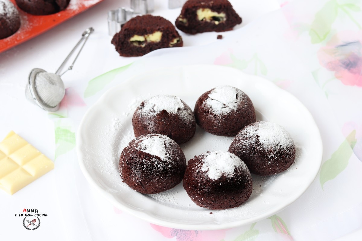 Cacaocakejes met witte chocoladevulling