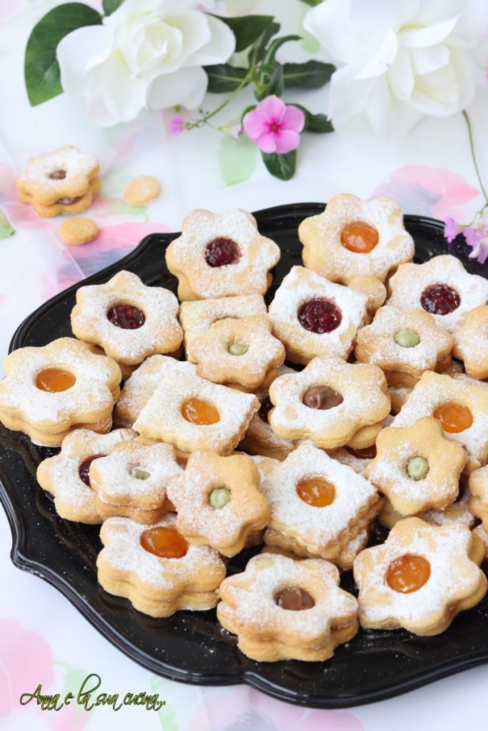 Gepaard koekjes met gemengde vullingen