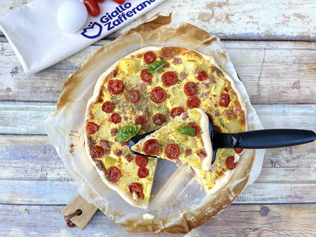 Rustieke taart met datterino-tomaten, ham en aardappelen